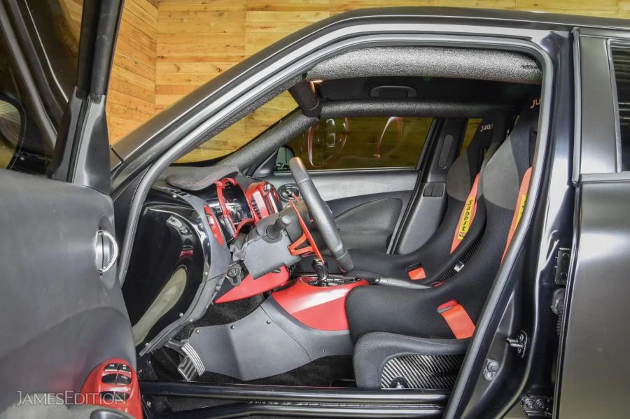 Интерьер Nissan Juke-R700 R35 (005) 2019 года  (фото 20 из 35)